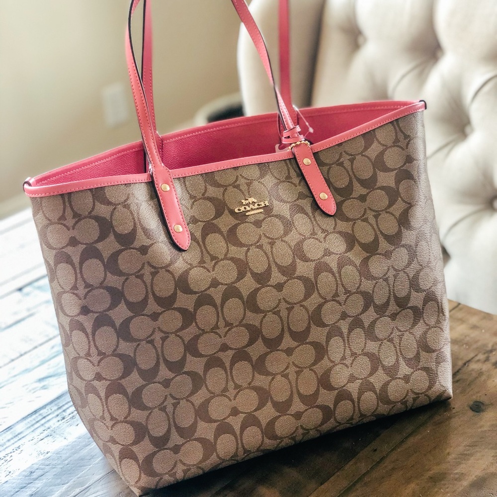 BNWT Coach Reversible City Tote in Pink